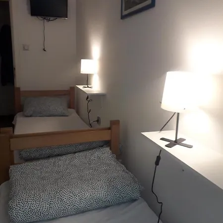 Jasmin Πανσιόν *